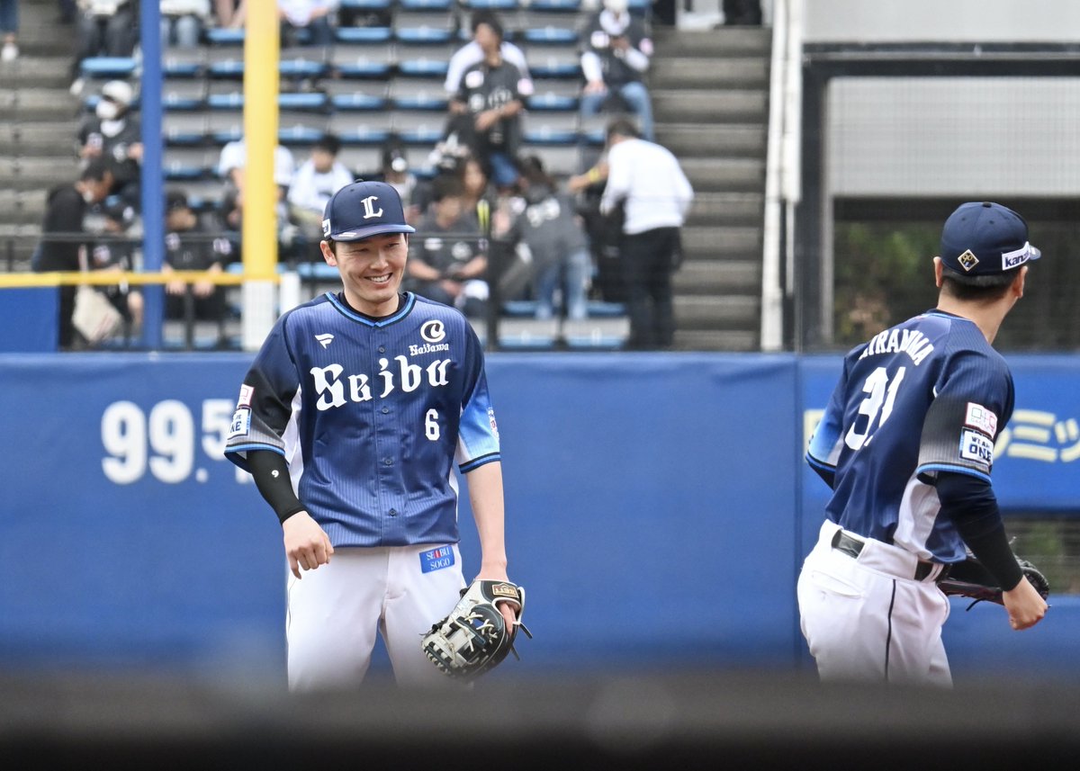 2024.5.6
源田壮亮 平沼翔太

レフトからサードに移動してきた平沼くんに手で何か伝えてた楽しそうな源ちゃん😆