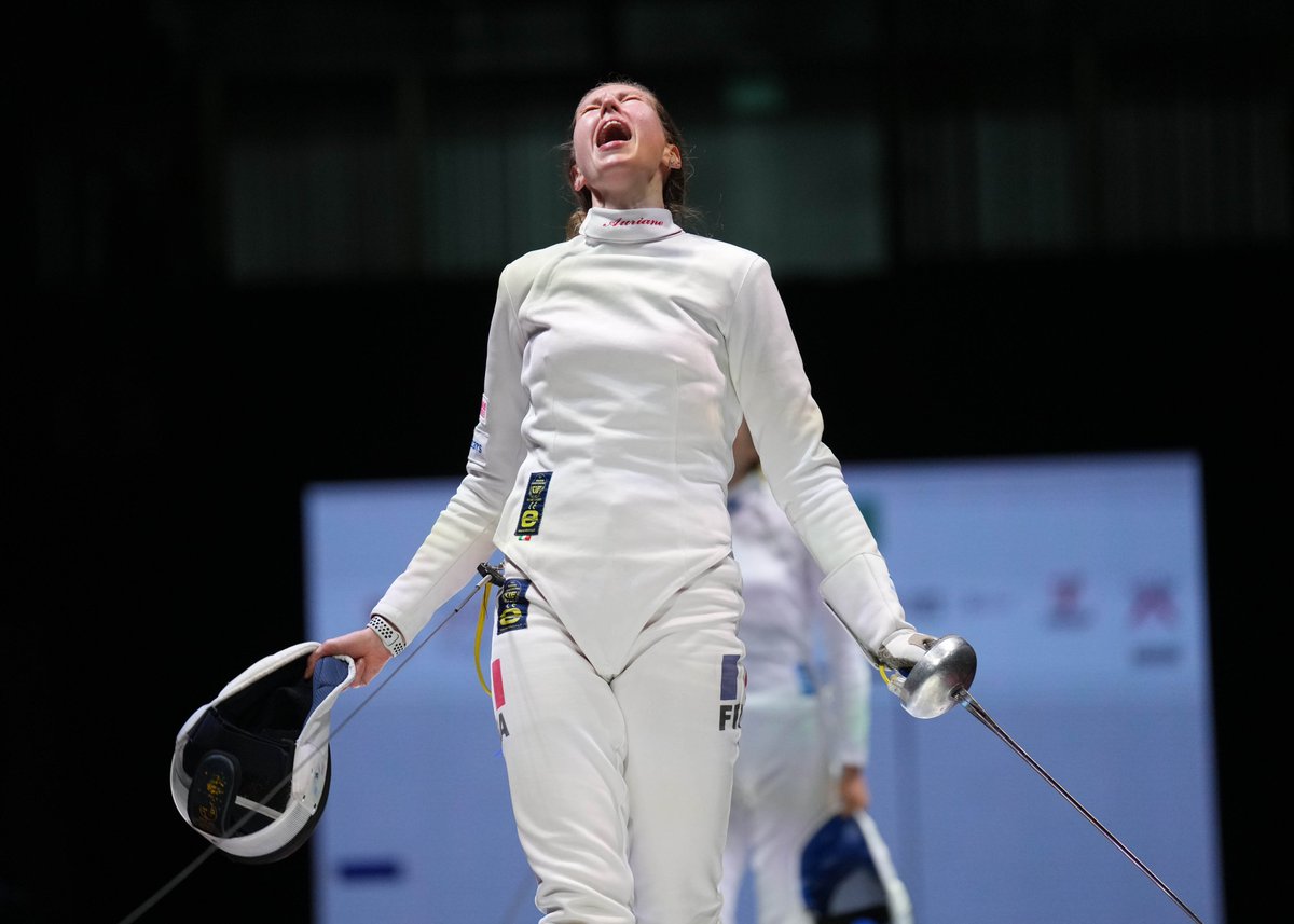 France’s Auriane Mallo-Breton and Japan’s Koki Kano won gold medals at the Cali #Epee GP. The event took place at the Coliseum El Pueblo Cali, with 143 women and 162 men participating in the competition. Sum-up: fie.org/articles/1383 #fencing #Fencinggrandprix #FIEGrandPrix