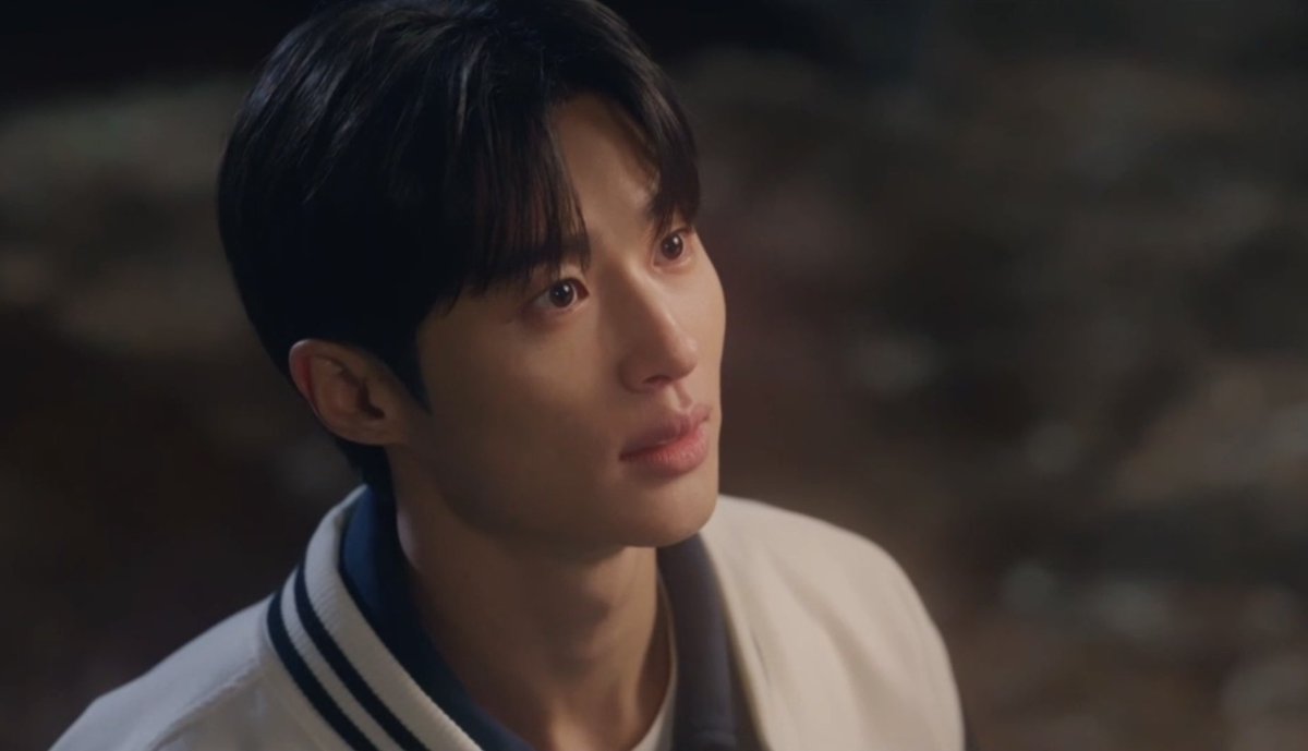 “why did you save me?” in the og timeline and “why do you keep coming to me?” in the third time slip someone pick this man up imagine hearing all this from the girl you like SUNJAE YOU WILL BE LOVED SOON #LovelyRunnerEp9