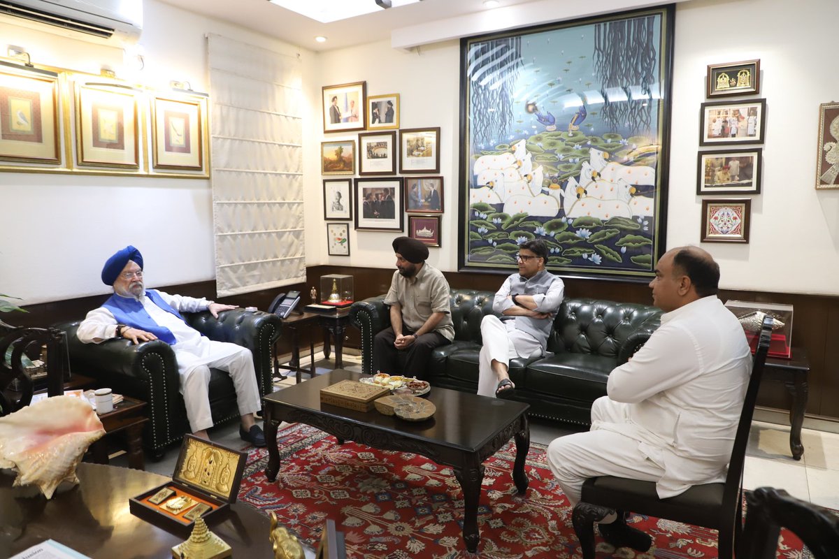 Happy to meet former DPCC President & now a senior leader of @BJP4Delhi Sardar @ArvinderLovely Ji, former DUSU President Sh @AmitMalik_IND Ji & @BJP4India National Spokesperson Sh @PratyushKanth Ji today.