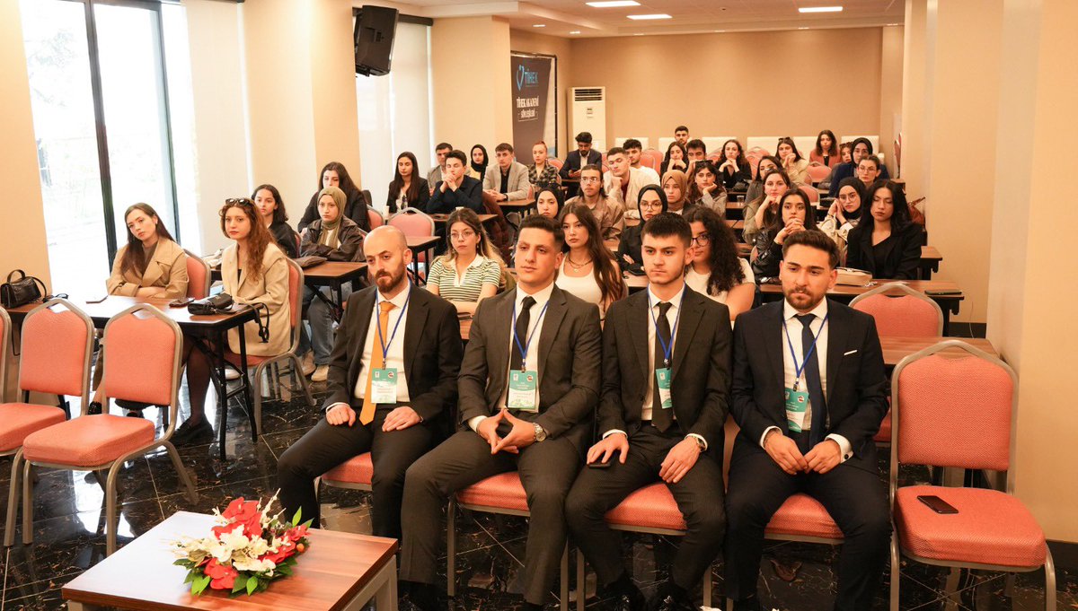 Recep Tayyip Erdoğan Üniversitesi öğrencilerinden kurumumuza ziyaret. 🔗 tihek.gov.tr/recep-tayyip-e… @muharremkilic1 @RTEUniversite #TİHEK #İnsanHakları #Ayrımcılık #Eşitlik