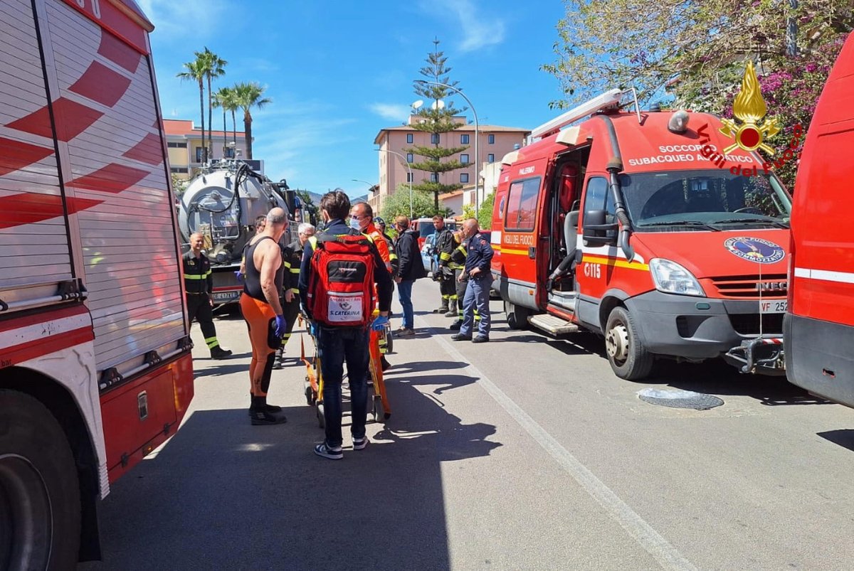 🔴+++ #Palermo, 5 operai morti per le esalazioni nella rete fognaria a #Casteldaccia Due intossicati in ospedale, uno è grave L’allarme da un collega che si è salvato #mortisullavoro #lavoro #incidentesullavoro