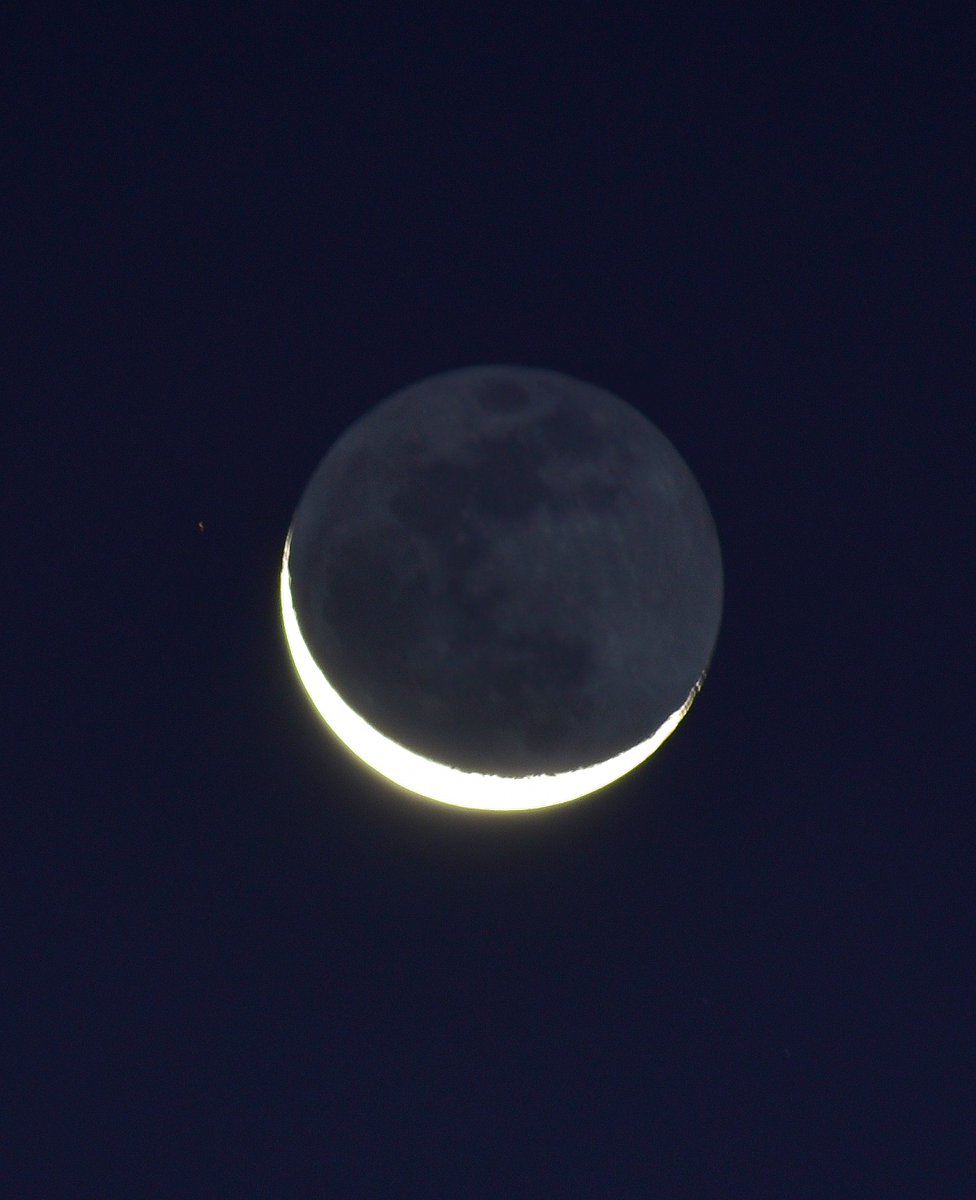 Earthshine from this morning's waning crescent. #Moon #MoonHour