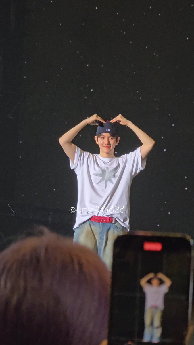 真的有好多好多瞬間
感覺我們正在四目相對🥰
@B_hundred_Hyun

#baekhyun_asiatour
#baekhyun_lonsdaleiteintaiwan
#baekhyun_lonsdaleite
#baekhyun #백현 #邊伯賢