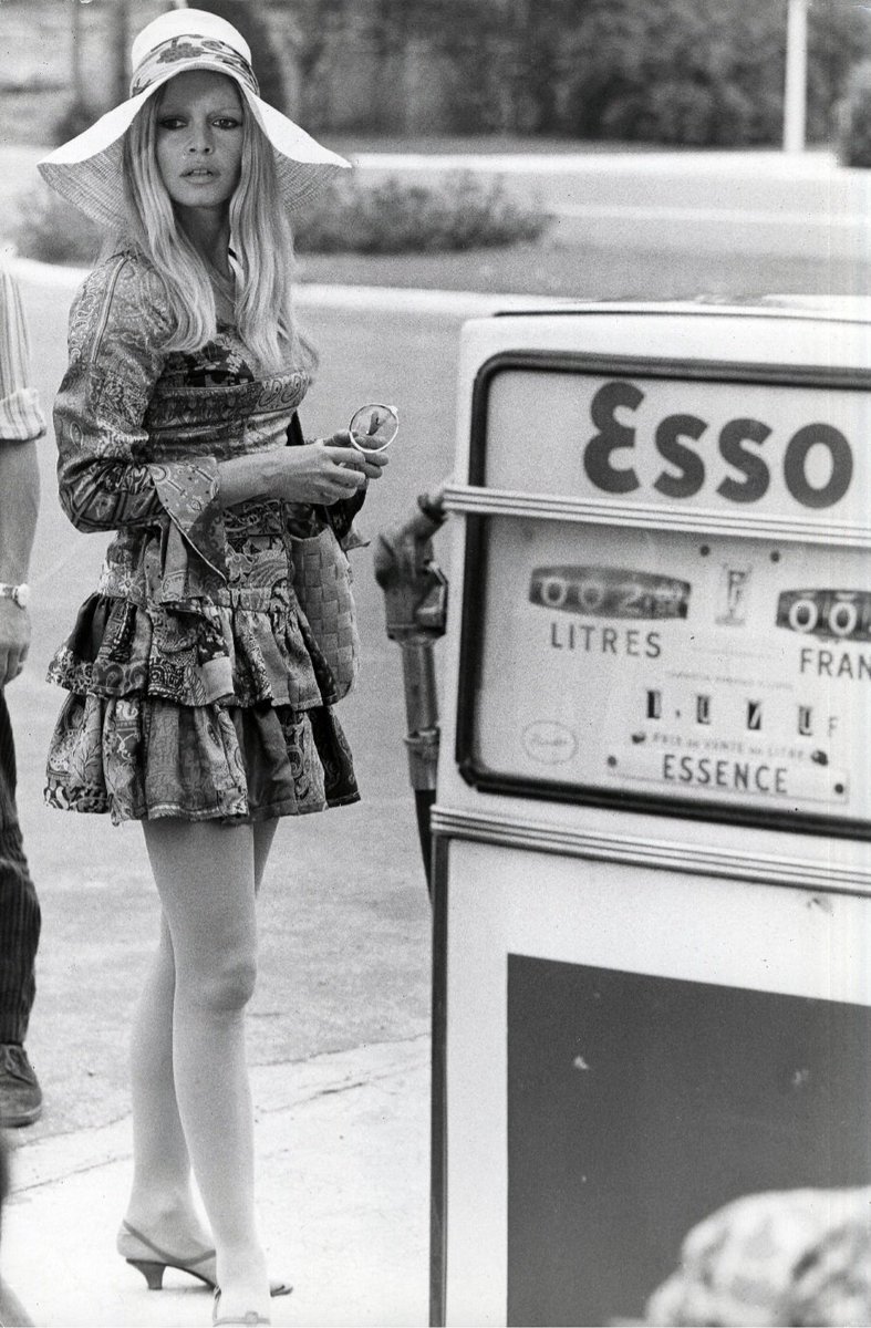 Brigitte Bardot during the filming of “Les Novices” directed by Guy Casaril and Claude Chabrol, France, July 1970. ___________________ ph.© Giancarlo Botti