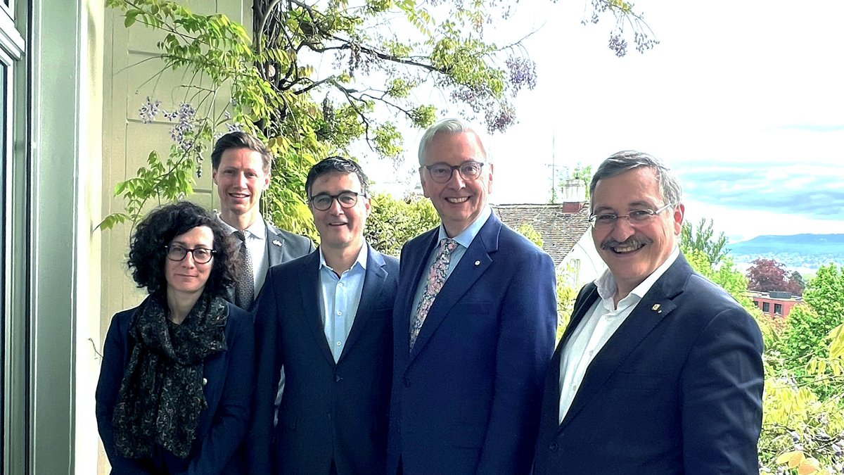 CIFAR (@cifar_news) on Twitter photo Today in Zurich, CIFAR and <a href="/GESDAglobal/">Geneva Science and Diplomacy Anticipator</a> signed an MOU.
This partnership seeks to create synergies among existing initiatives while forging new pathways, capitalizing on our networks of experts to drive impact.
cifar.ca/cifarnews/2024… Today in Zurich, CIFAR and <a href="/GESDAglobal/">Geneva Science and Diplomacy Anticipator</a> signed an MOU.
This partnership seeks to create synergies among existing initiatives while forging new pathways, capitalizing on our networks of experts to drive impact.
cifar.ca/cifarnews/2024…
