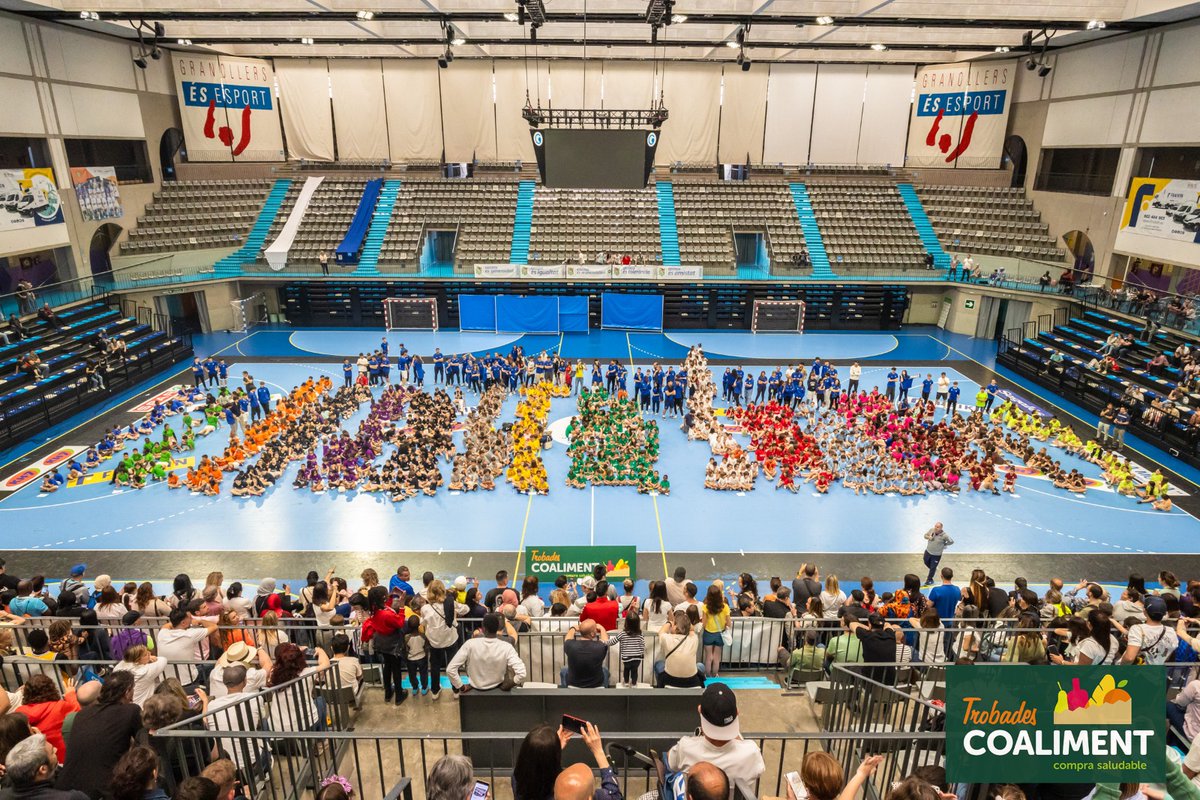 🤾‍♀️🤾‍♂️ Aquest diumenge es va dur a terme a l'Acte de Cloenda de la 28a edició de les Trobades d'Handbol escolar COALIMENT, organitzada pel @BMGranollers. 👉A l'acte hi va assistir el directiu de la Federació Catalana d'Handbol José Ramírez. #HandbolCatalà 📷 Xavi Solanas (BMG)