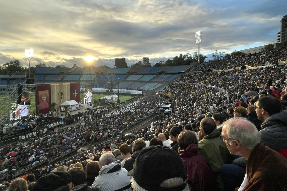 ¡Hoy se cumple el primer aniversario de la beatificación de Mons. Jacinto Vera! ✨ A un año de la fiesta por nuestro primer obispo, recordamos la celebración del Estadio Centenario con corazón agradecido.
¡Sigamos tras las huellas de Jacinto, de María y de Jesús! 🙌🏼✝️