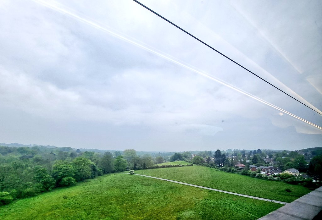 Heading back north now, bonking up the ECML with @LNER 🚆 Not quite the same scenery as I had over the weekend, but at least the food and drink is free 🤤🇬🇧 #NonstopEurotrip