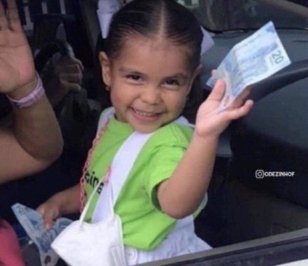 RaphaelVital30's tweet image. "l'argent ne fait pas le bonheur"

moi avec de l'argent :