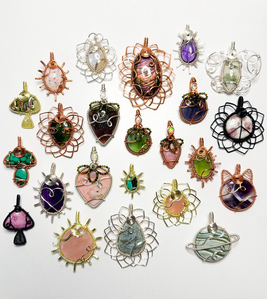 the crystals 🪷🧚🏼🌷🍓 the pendants “fairy princess” collection coming Friday May 10th at 8pm eastern time <3