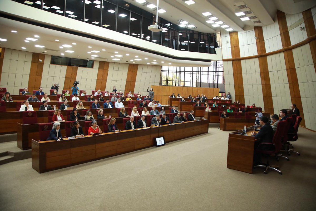 En sala bicameral del Congreso, se inició la audiencia pública para la socialización de las modificaciones de la Ley 'Para las micro, pequeñas y medianas empresas (MIPYMES)'. Participan los Senadores @senadorcarlosnu @patrick_kemper @luis_pettengill . #1020AM #1020AM