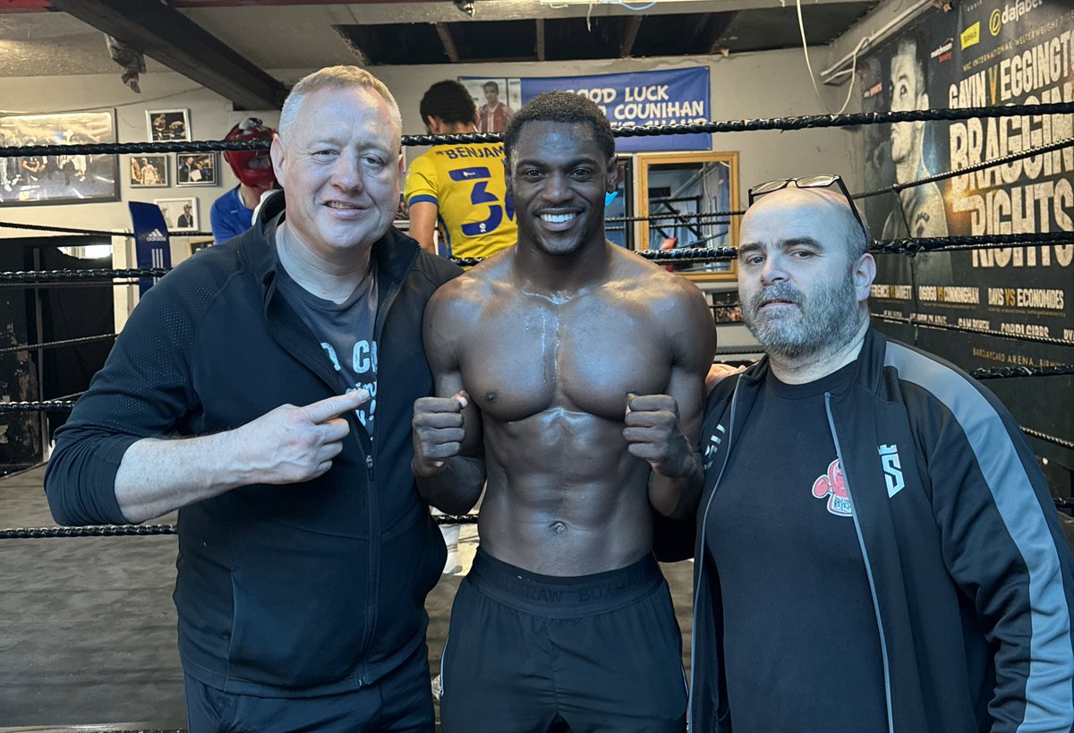 Birmingham Light Heavyweight prospect OmarDavis with trainer manager @jonpegg74 Looking sharp, stylish & awkward in sparring this morning at the Eastside Gym. Omar makes his professional debut on our next @ExcelsiorSc1 Dinner Show on Thursday 23rd May in Cannock…