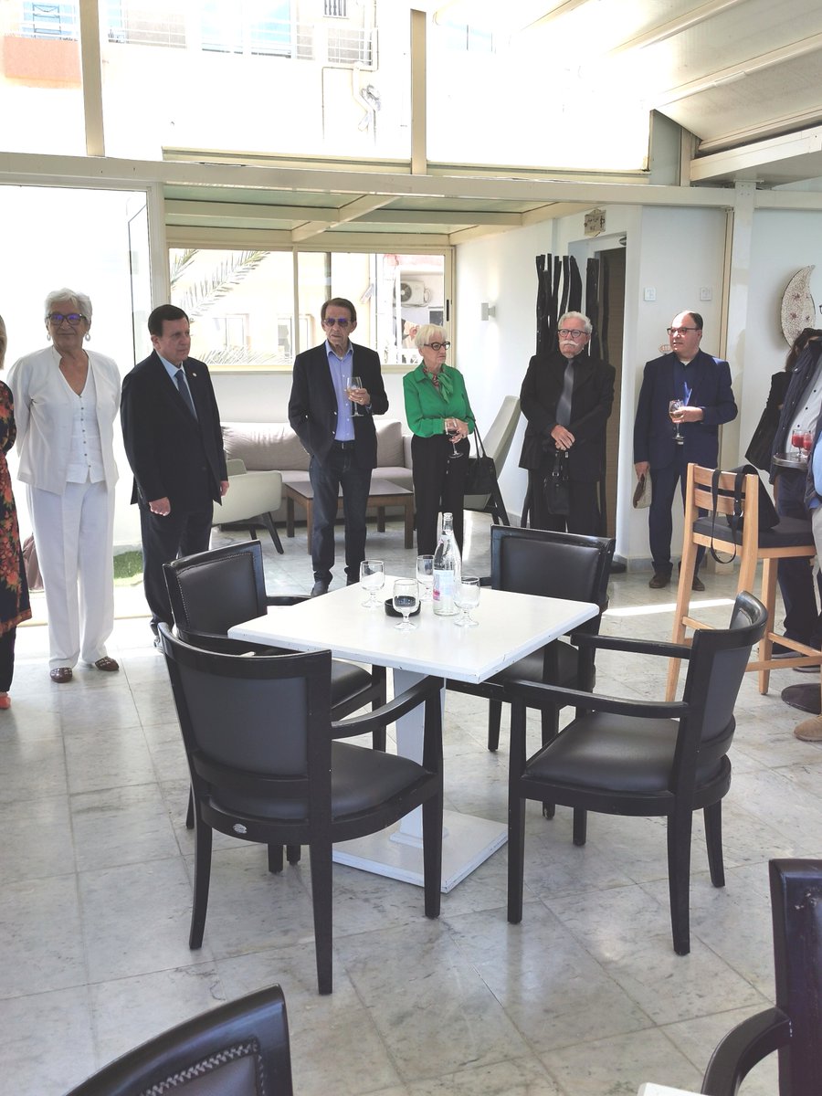 Dans le cadre de sa visite à #Sousse pour l’inauguration de @IFTunisie, @anngueguen a rencontré la communauté 🇫🇷 de la région accompagnée du Consul général, M. Dominique Mas. Échanges avec cette communauté dynamique qui investit dans le tourisme, l’industrie et l’éducation.