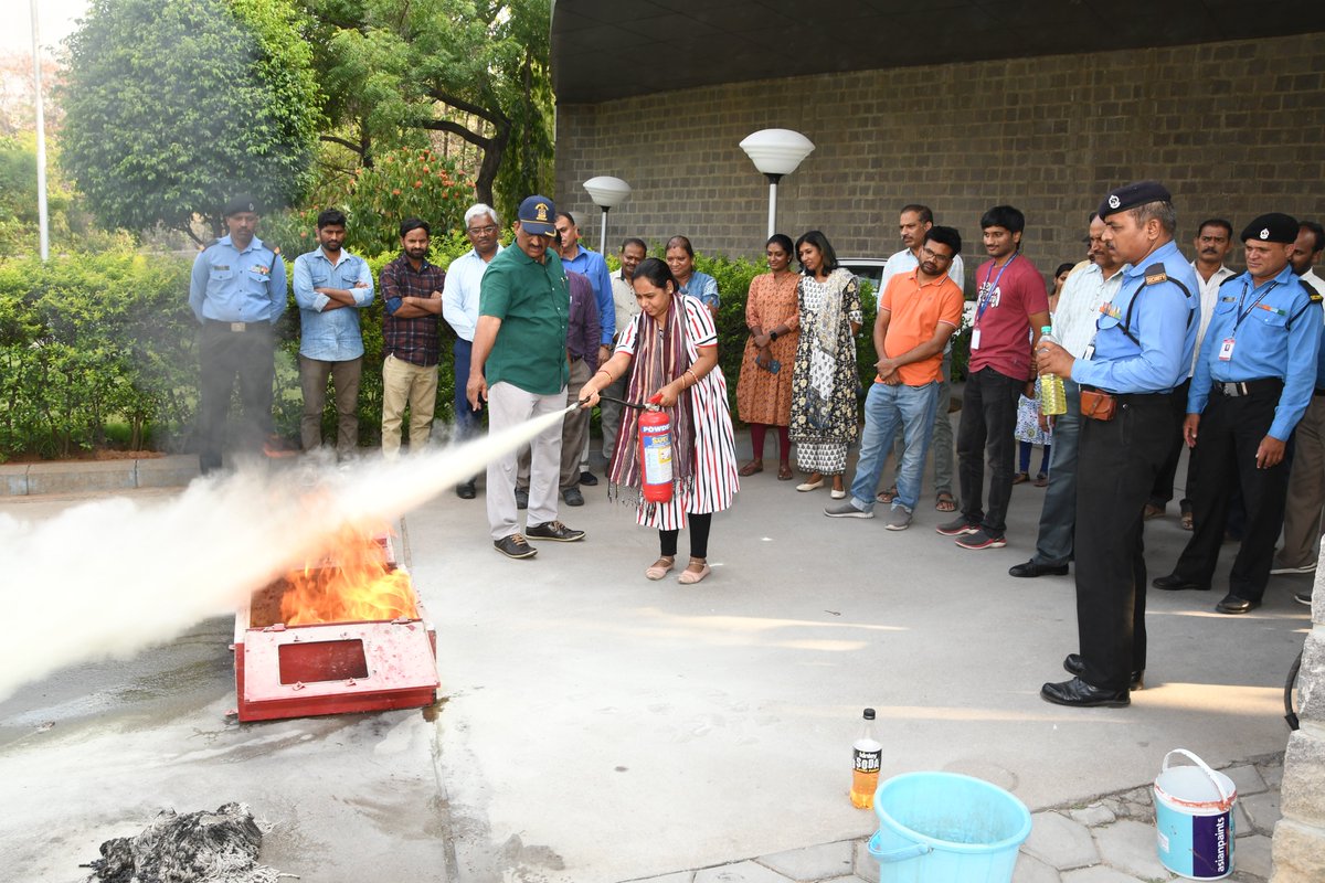 As part of regular safety precautions exercise, Fire Safety Awareness Training Cum Demo session was conducted at #INCOISHyd by the Department of Sainik Welfare, Govt. of Telangana. INCOIS staff benefited from expert lecture and hands-on training techniques. #FireSafety