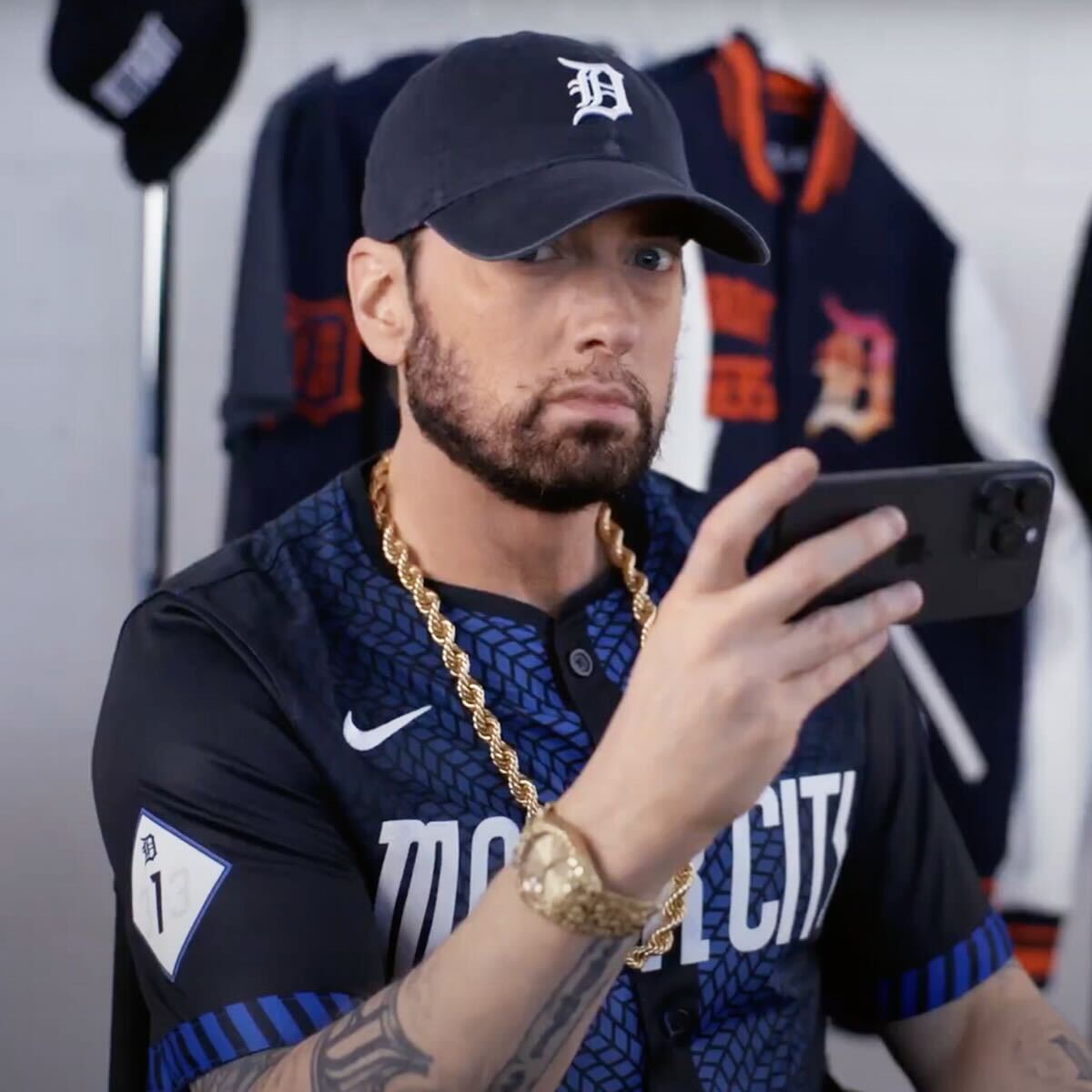 Eminem in the new Tigers City Connect jersey 👀

(via @tigers)