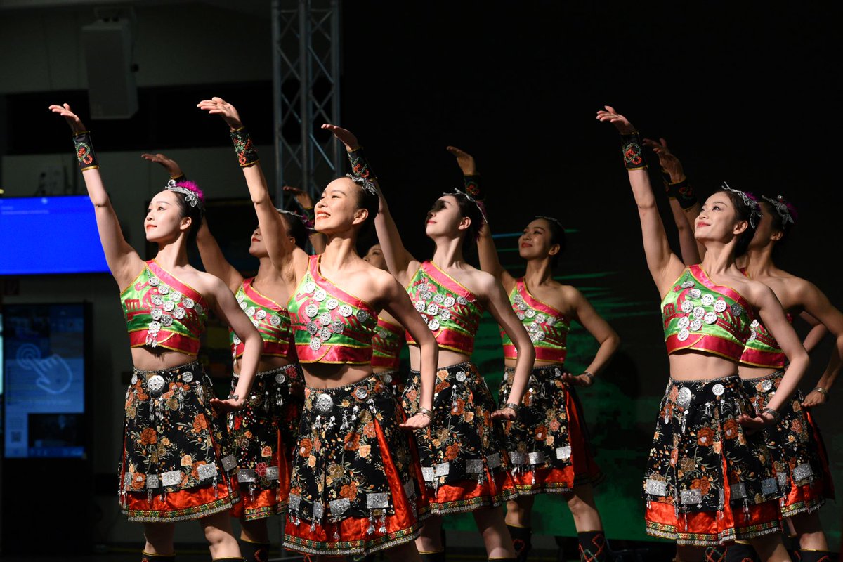 Today the #UNVienna celebrated Chinese Language Day. Organized by @chinamissionvie the celebration included performances, speeches & cultural exhibits. Multilingualism is at the very core of @UN & we are proud to offer our guided tours here in Chinese and 19 other languages.