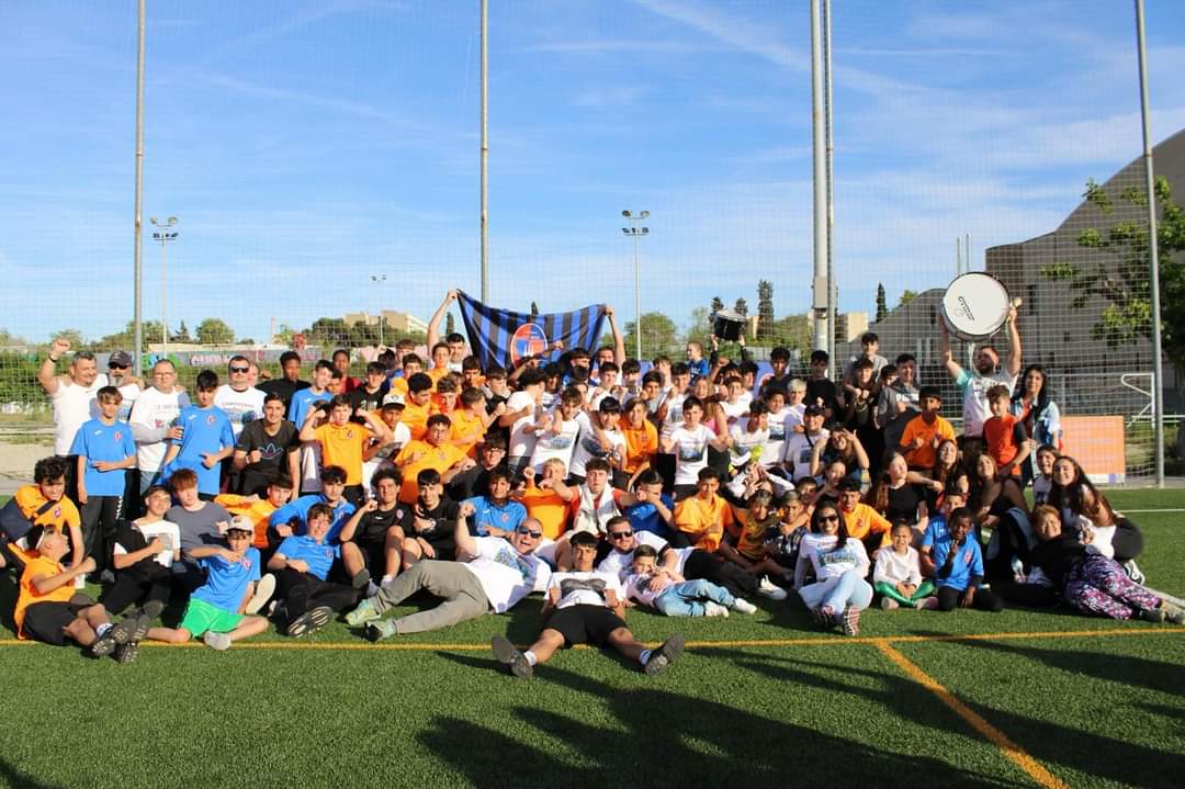 El equipo infantil @CE_SantAdria    campeones de la liga en su categoría 👏🏻👏🏻

¡FELICIDADES CAMPEONES! 🏆