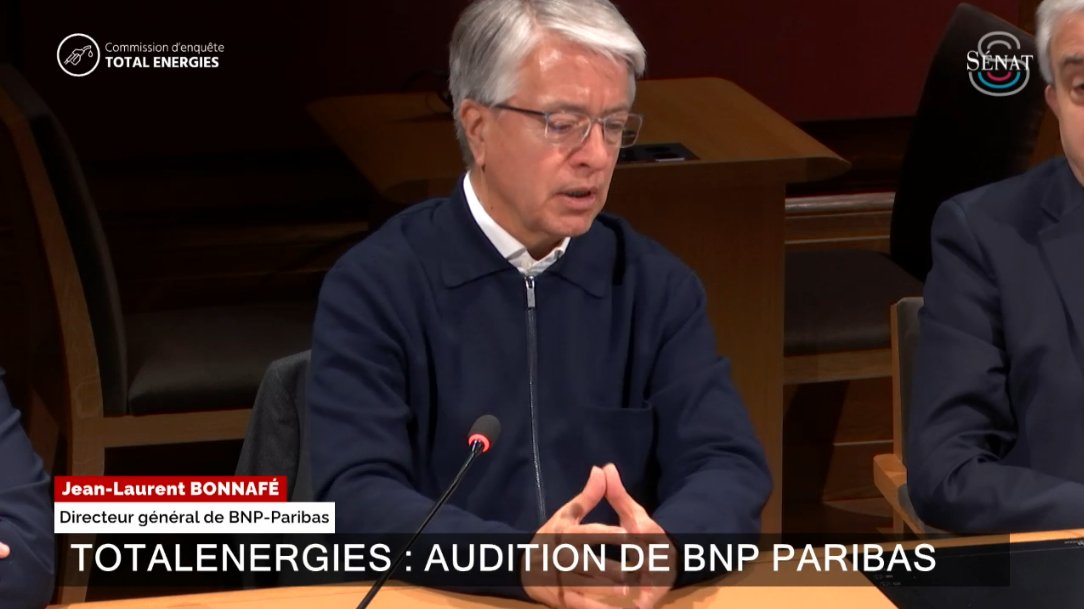 Audition de @bnpparibas par la commission d'enquête du Sénat s/ @TotalEnergies videos.senat.fr/video.4611228_… La banque vante sa politique sur les fossiles. Pour une information + proche de la réalité, on vous invite à lire notre article de débunkage 👉affaire-bnp.fr/decryptage-un-…