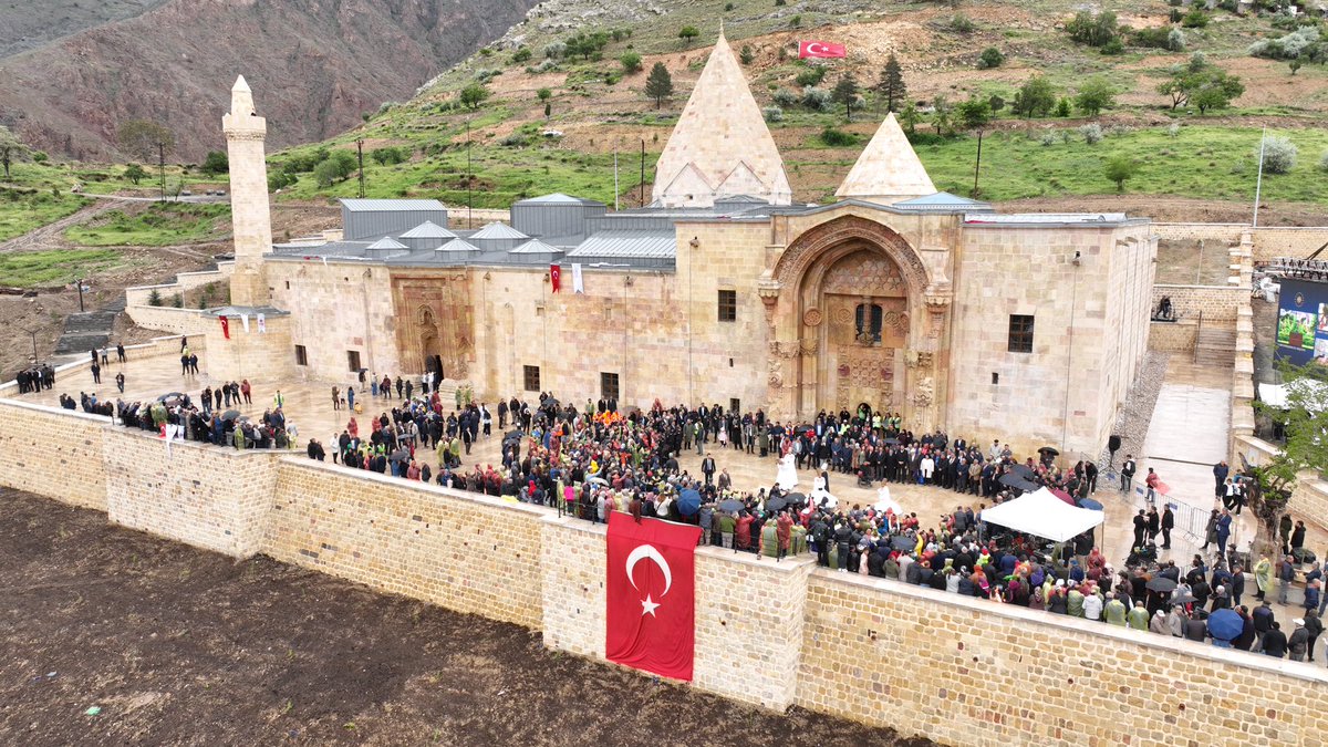 Kadim şehrimiz #Sivas'ımızın kadim ilçesi #Divriği'de bulunan, UNESCO Tarih Mirası, 'Anadolu'nun El Hamra'sı Divriği Ulu Camii ve Darüşşifası'nın' restorasyon sonrası açılışını Cumhurbaşkanımız Sayın @RTErdogan 'ın video konferans ile katılımlarıyla gerçekleştirdik. Bu mukaddes…