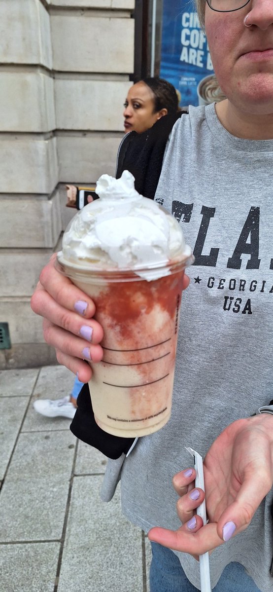 markrolls88's tweet photo. @StarbucksUK do you think its ok for staff to serve someone that has a dairy allergy a dairy based drink then when confronted remake the drink so bad that it has to be scooped out with a spoon https://t.co/9aoOW1RFXD