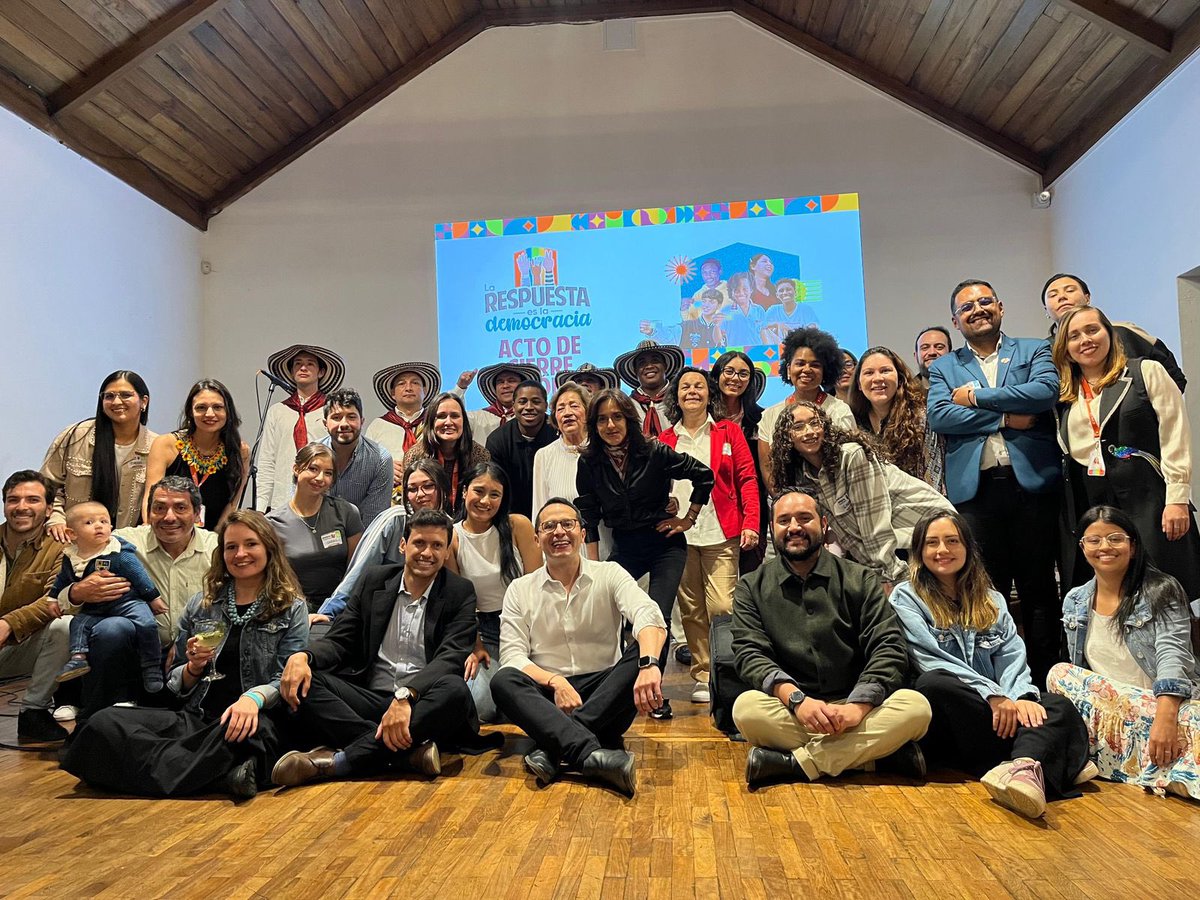 Political Counsellor @PierreDavidJean participated in the closing of @Civix_Colombia's 'The Answer is Democracy' project, supported by 🇨🇦. We are proud to have supported this initiative which has promoted civic education and democratic engagement among Colombian youth 🇨🇴 🗳️👏.