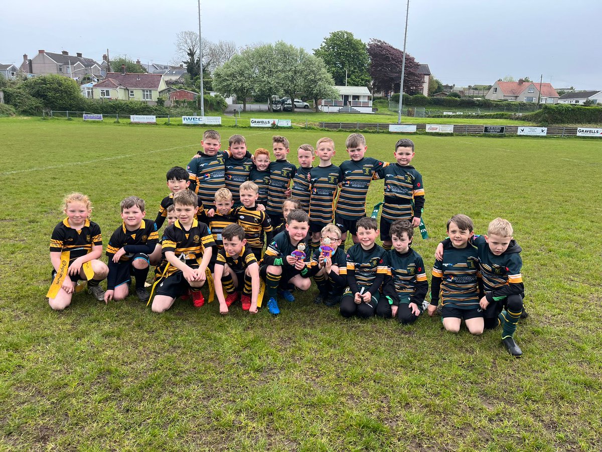 #Under7s Some fantastic photos from our youngest age group on tour at Carmarthen Bay at the weekend. Games at @rfc_kidwelly yesterday and the Burry Port #Festival today. Just fantastic 🤙🏻 #TheFutureOfOurClub❤️
