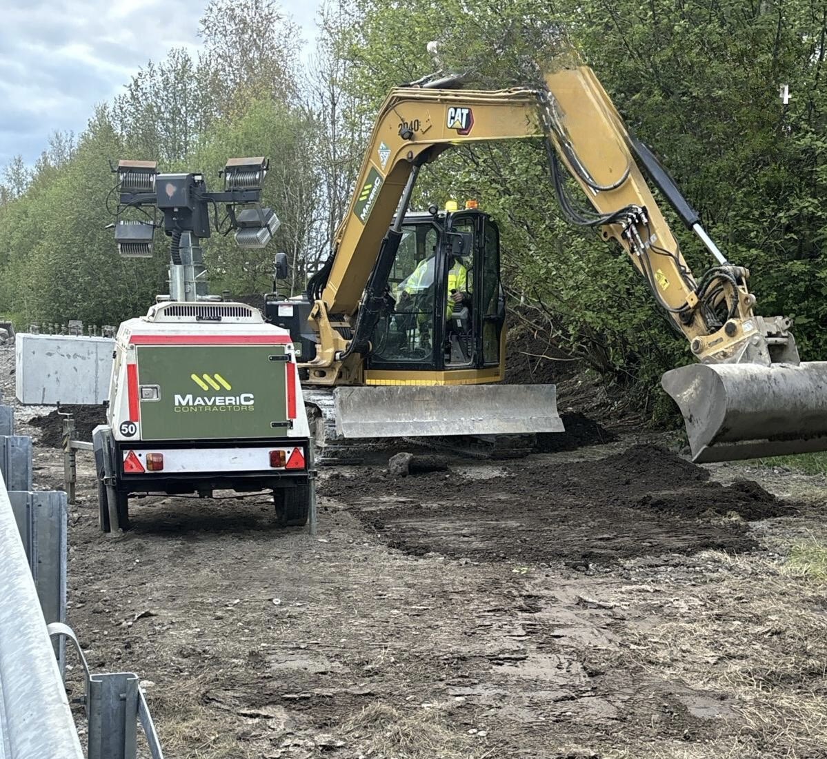 How we make a sign for a motorway 💯💪 The views from this job 😍 #maveric #lovewhatwedo #explore #explorepage 
#explore #team #construction #engineering #contractors #ireland #germany #deutschland #hitachi #cat #machinery #heavymachinery #operators #cranes #trucks #lifestyles