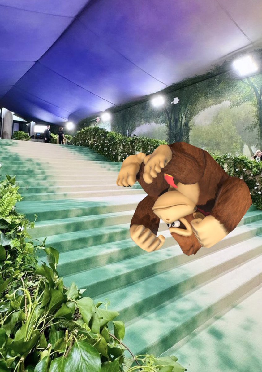 Donkey Kong has fallen down the stairs at the Met Gala, which has not started yet x.com/popbase/status…