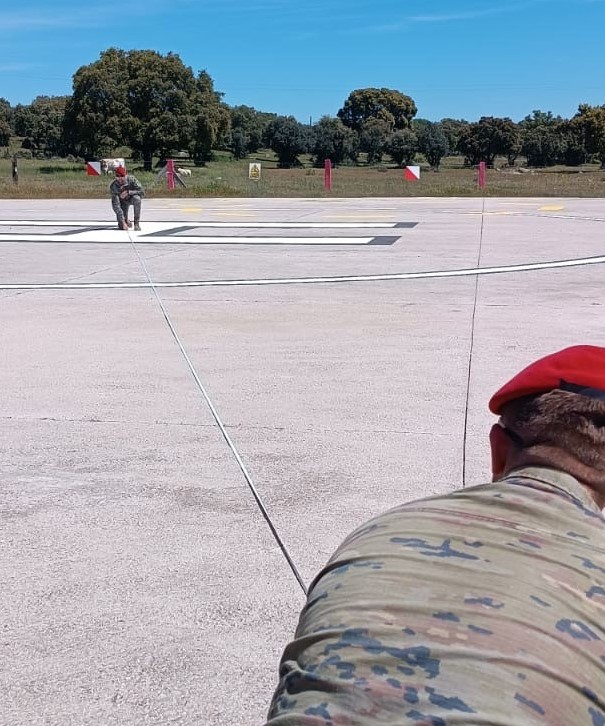 Los alumnos de 5º curso del Arma de Ingenieros han llevado a cabo ejercicios de reconocimientos técnicos, analizando infraestructuras, traficabilidad de caminos y búsqueda de materias primas. En julio serán tenientes 💪 Academia de Ingenieros #ACING_ET #ETEscuelaDeLíderes