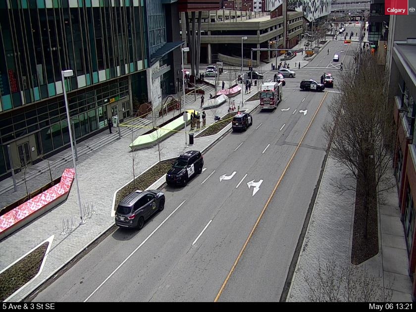 ALERT:  on 3 St and 5 Ave SE, police incident, The road is closed NB and SB b/w 5 Ave and 6 Avenue. Please use alternate route. #yyctraffic #yycroads