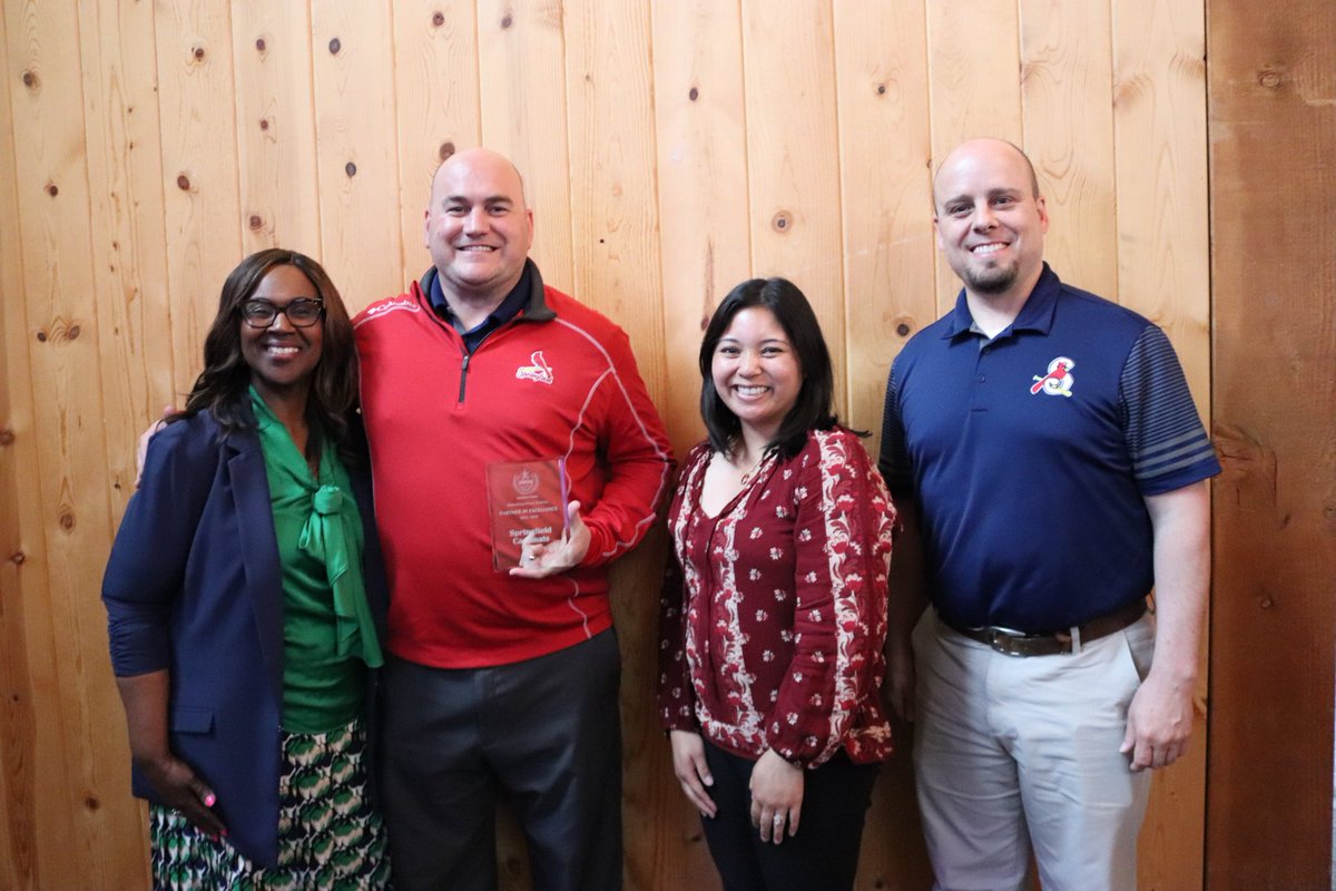 This past Thursday, your Springfield Cardinals were named a 2023-2024 Partner in Excellence by Springfield Public Schools! We love to support our local schools ♥️