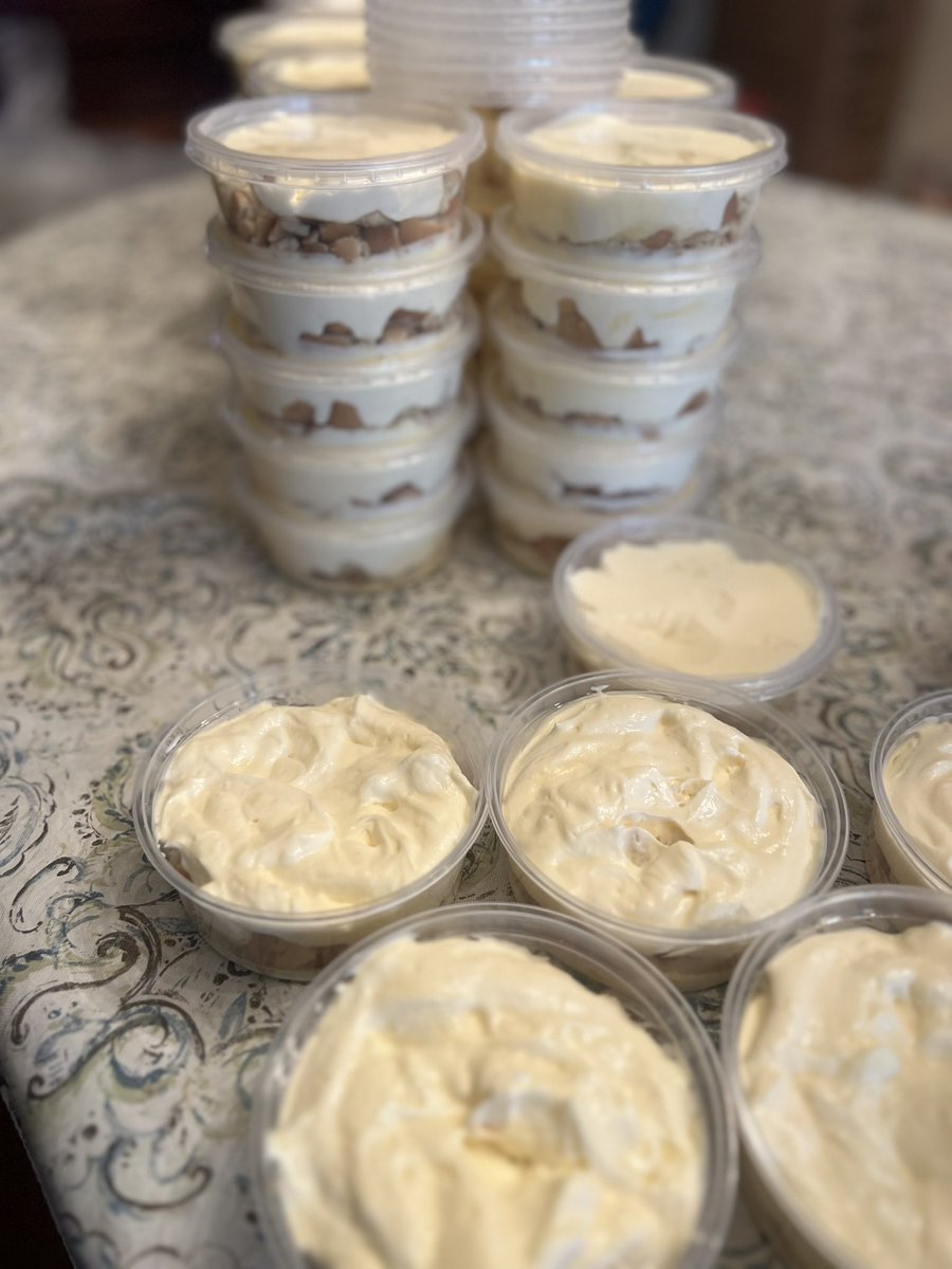 Baltimore come see us at Angelis Pizzeria located 413 S High St 😋 Their stocked up 🥳 #bananapudding #puddinglovers #DMV #blackowned #blackownedbusiness #bananadessert #baltimoreeats #homemadepudding #desserts #balitmoreeats