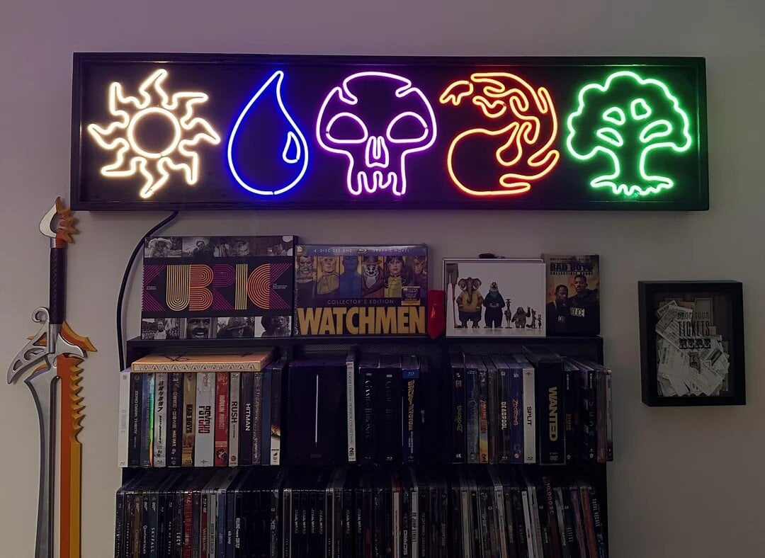 Check out this SWEET 3D printed neon WUBRG sign from u/manuko13! 👀

Who can spot the other #MTG item? 🤔

#MTGArt