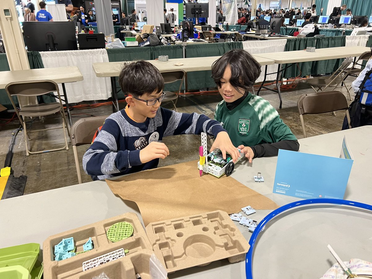 Today we were on-site at @skillsontario to run a workshop with the @Forward__EDU Climate Action Kits! Check out some of the awesome Tree Seeders these students made 🌳🌱 #microbit #climateaction