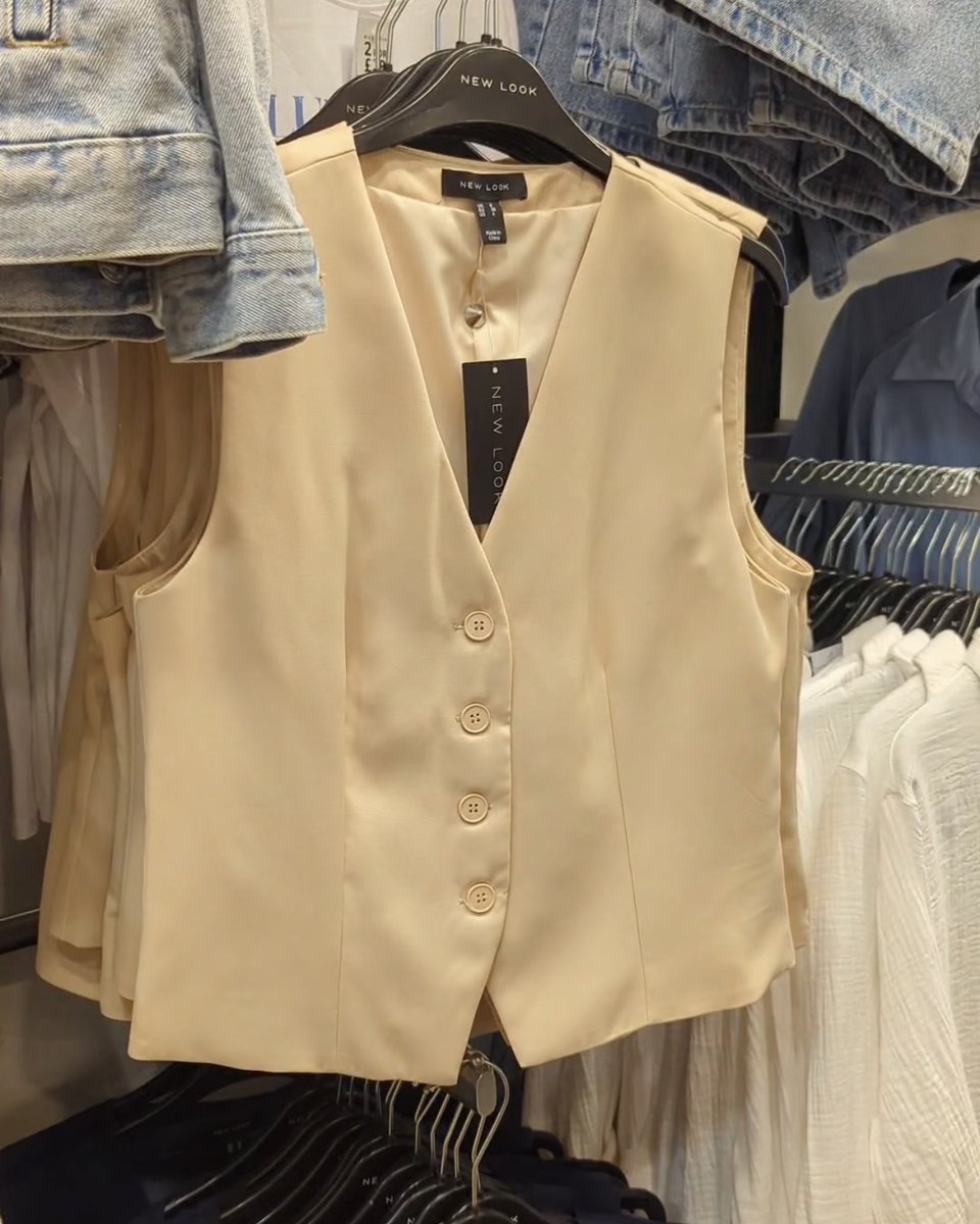 The waistcoat is back, turning heads and sparking conversation 🫢 Are you ready to take on this #waistcoat trend, or will you leave it to the fashion risk-takers? #Westquay #WestquayStyleHunt #Southampton