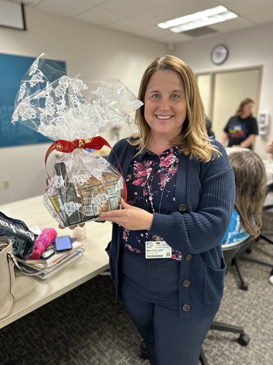 Parent Educator, Jill Collier, won our PAT Staff Appreciation @texasroadhouse basket #WeAreOtters #WeAreECC #ECC #SchoolFamily #OtterFamily #school #family #partner #partnership #donate #donation #ittakesavillage #thankyou #education