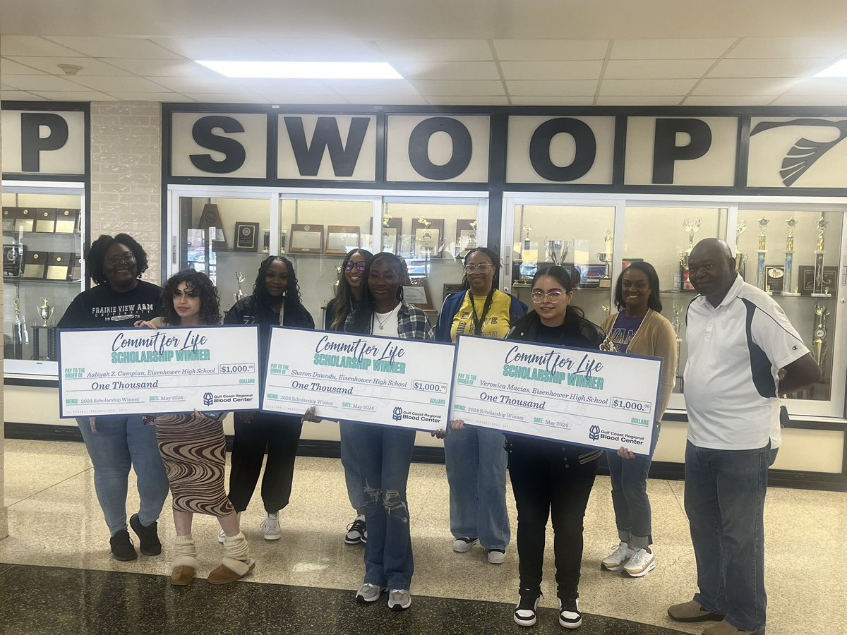 BigIkeYearbook's tweet image. 🎉 Congratulations to Sharon, Aaliyah, and Veronica for receiving the $1,000 &quot;Commit for Life&quot; scholarship from the Gulf Coast Regional Blood Center! Your dedication to making a difference is inspiring. Keep up the great work! 🙌 #Scholarship #CommitForLife #Congrats #MyAldine