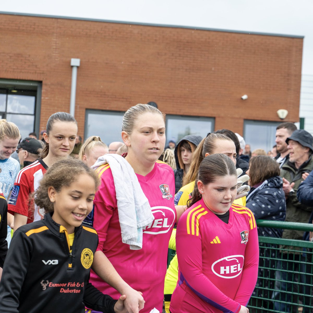 ❤️ This is Lily She is a young carer and aspiring Goalkeeper who’s idol is our own @Abbibond1 They met on Sunday and Lily was presented with her own ‘Bond’ Shirt and offered the chance to walk out with her idol 👋 It was nice to meet you and your family Lily #ECFC