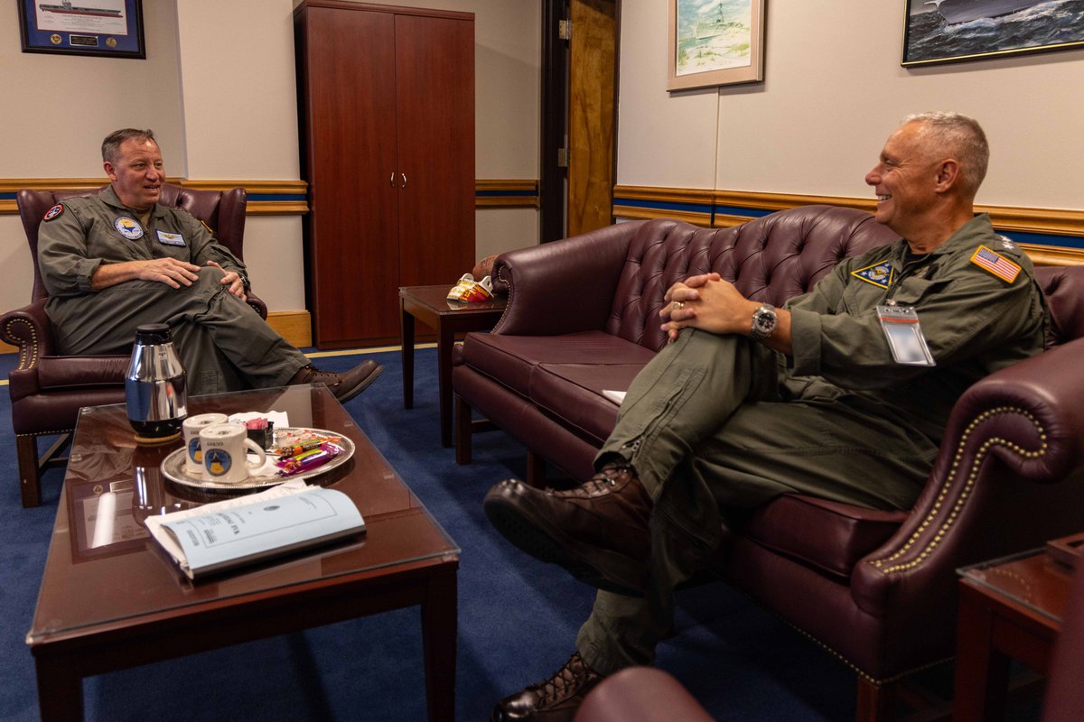Rear Adm. Jeffrey Czerewko took time today to speak with Vice Adm. Daniel Cheever during an office call at NETC headquarters.

Fun fact! Rear Adm. Czerewko relieved Vice Adm. Cheever as the chief of staff for U.S. Naval Air Forces in 2017!

@flynavy