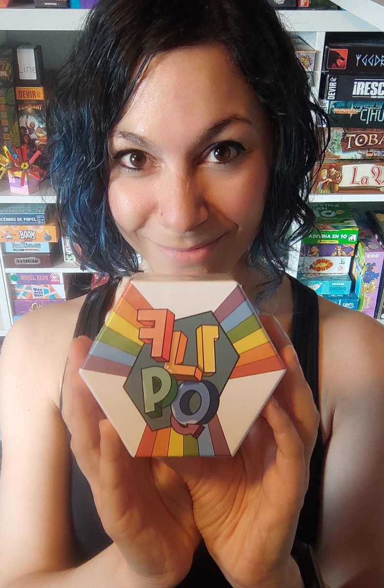 Aquí hay una persona que está FLIPando en colores con ver su nombre en la caja de un juego...🌈😍 A finales de este mes, FL1P0, junto con todo el vol.2 de #18HEXGames en Kickstarter. ⬇️ kickstarter.com/projects/littl…