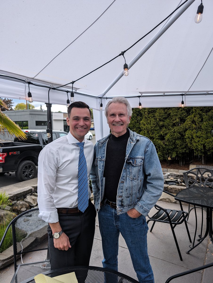 Had a great meeting with former Governor Kitzhaber talking about the ways the Attorney General can work to advance our shared priority of high-quality, accessible, and affordable health care. #orpol