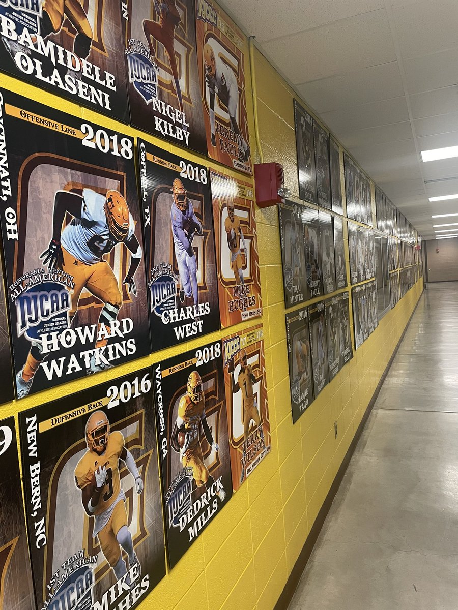 2025’s it’s your time! You could be the next All-American on this wall 💯 #4sUp 🐎🟤🟡