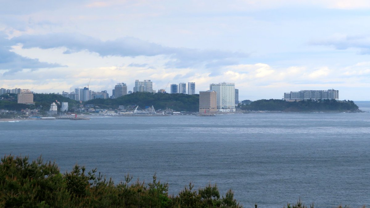 낙산사 의상대. 낙산사서 바라 본 설악산과 울산바위. 새벽 안개비 속의 속초원경. 낙산사에서 바라 본 속초원경.