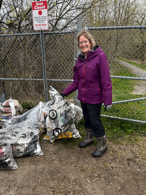 secondmarsh's tweet image. Thank you to everyone who came out to our clean up.
It was a great way to celebrate Earth Day and to wrap up Earth Month. 

#EarthDay #PlanetvsPlastics #LoveTheMarsh #FriendsOfSecondMarsh #Oshawa #SecondMarsh #NaturalHeritage #CulturalHeritage #OntarioWetlands