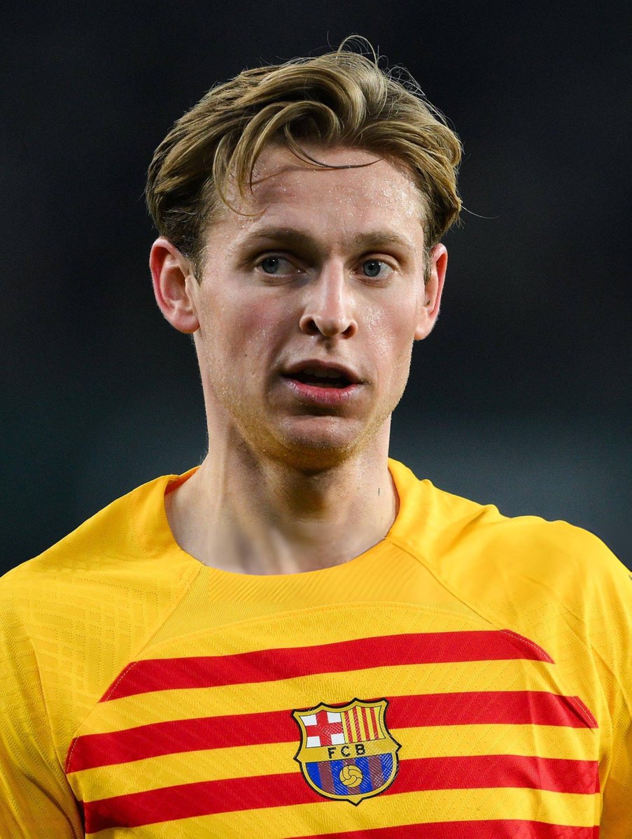 🚨| Frenkie de Jong has no intention of leaving Barcelona, and Xavi and his coaching staff also want him in the team no matter what. [@moillorens] #fcblive