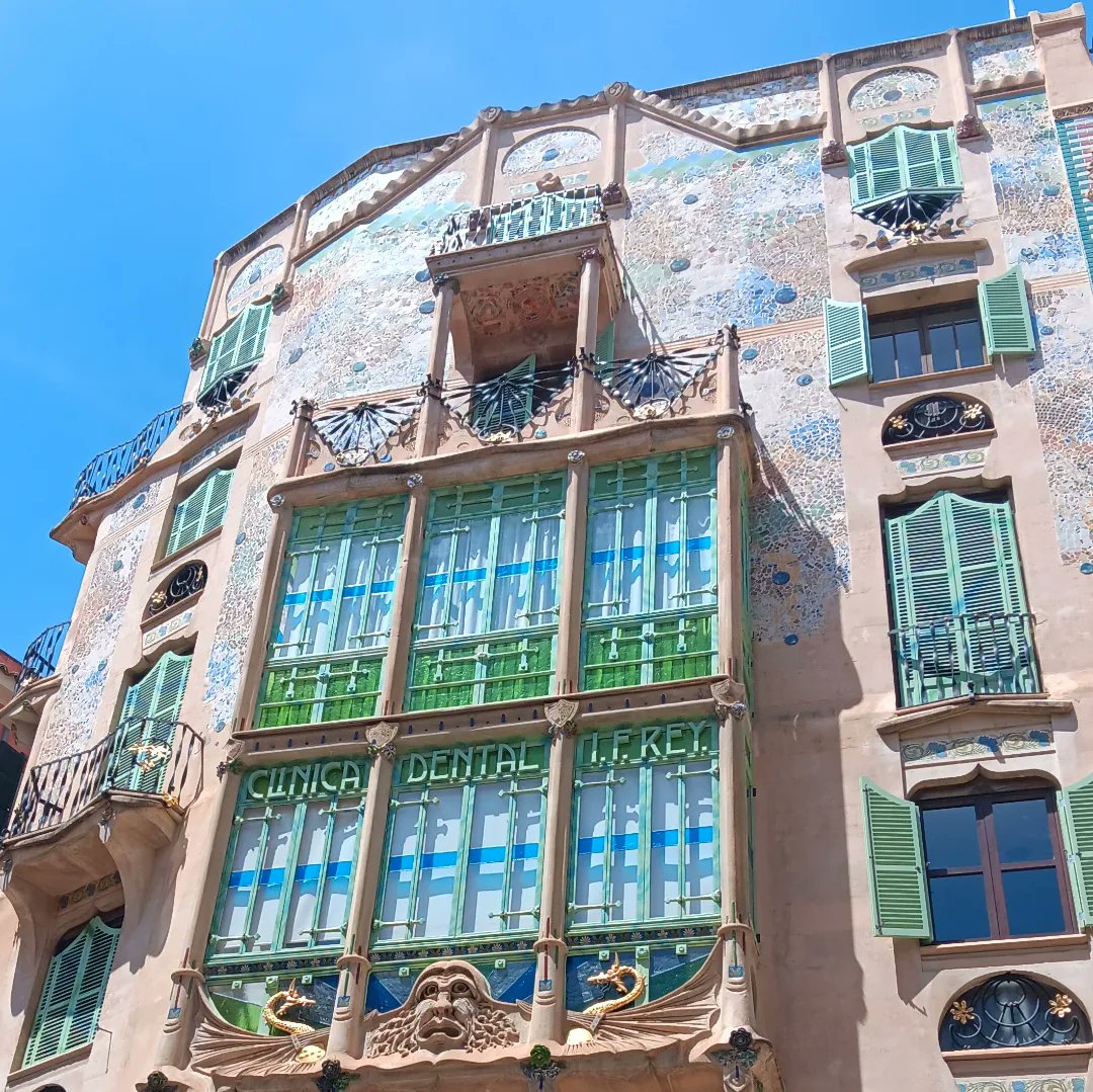 Palma Old Town......
Oh my, the buildings are simply sublime ♡

#mallorca #palma #oldtown #citybreak