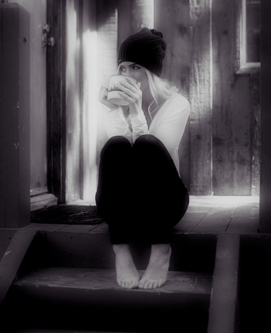 È necessario rimanere un po' al buio per vedere ciò che riesce a brillare.
#buonaserata🎶