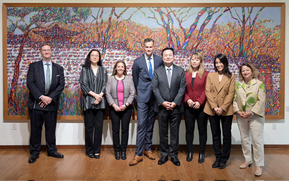 Amb. Cho hosted @StimsonCenter leadership and experts at his Residence to delve into the Indo-Pacific situation and global matters. It is always a pleasure connecting with such distinguished experts! Looking forward to further collaboration. 🤝