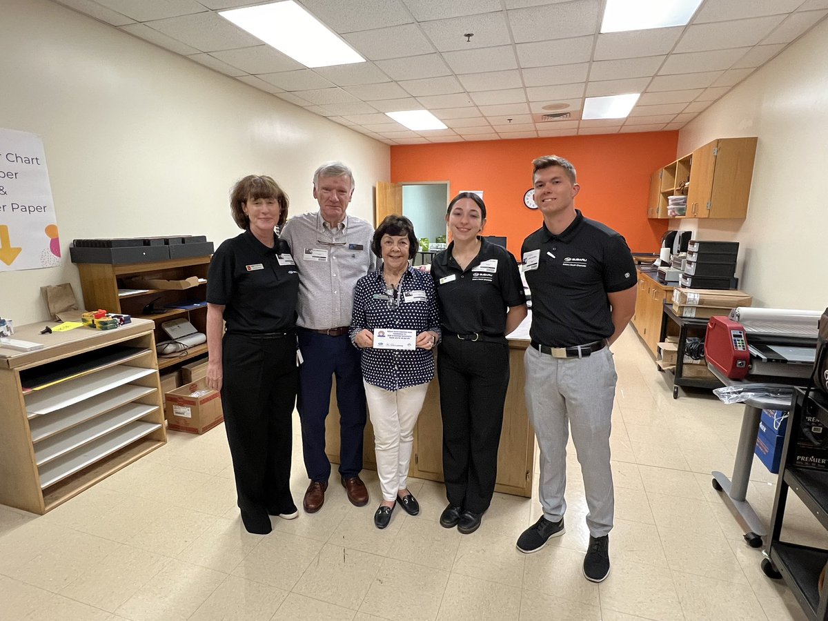 SterlingElemen1's tweet photo. Thank you @SubaruSouth for showing our teachers some ❤️ today for #TeacherAppreciateWeek with a catered Olive Garden lunch! 🥗 🍝 🥖 @CharMeckSchools #chinupcrownon👑 #sterlingpride🐯 https://t.co/cfYGOnYLju